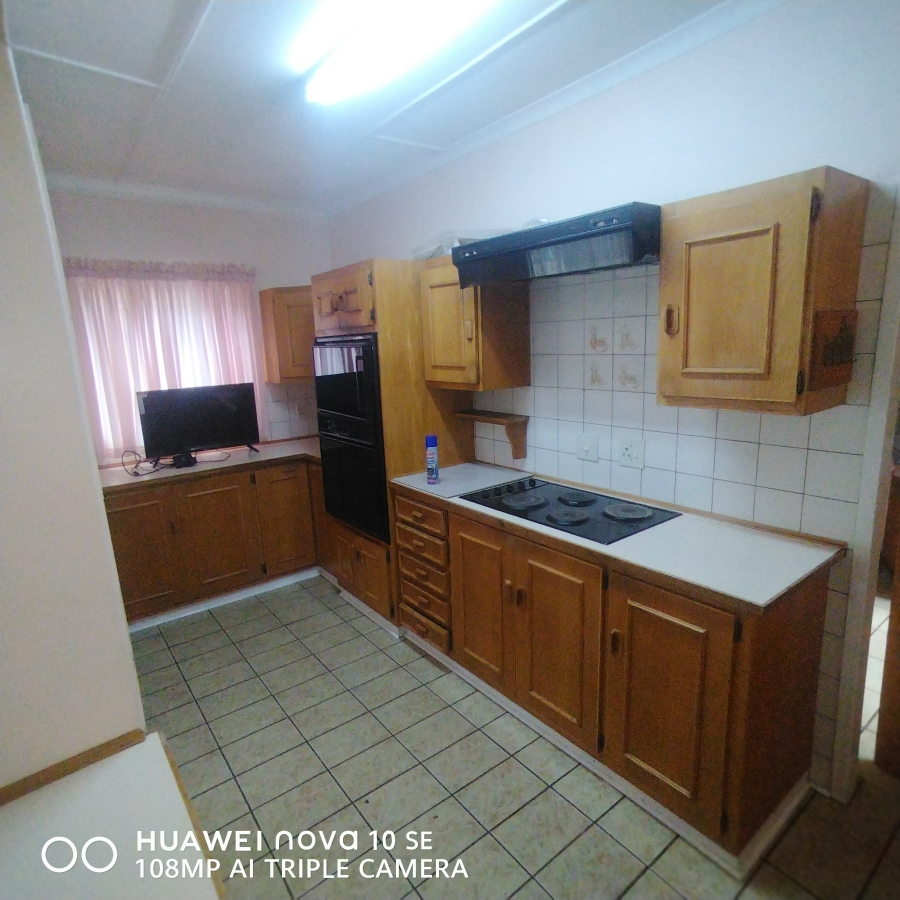 To Let 4 Bedroom Property for Rent in Bergsig Free State